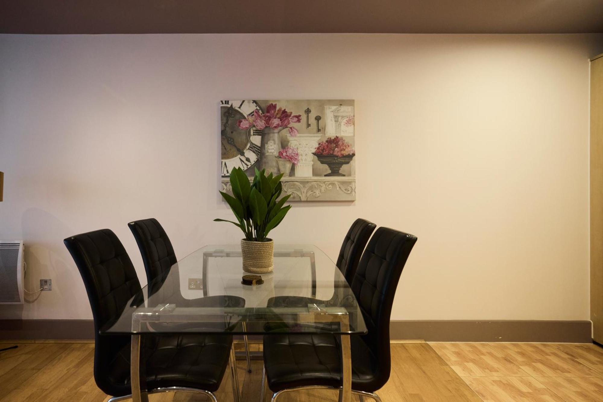 The Vauxhall Hideout - Comfy 2Bdr Flat With Balcony Лондон Экстерьер фото