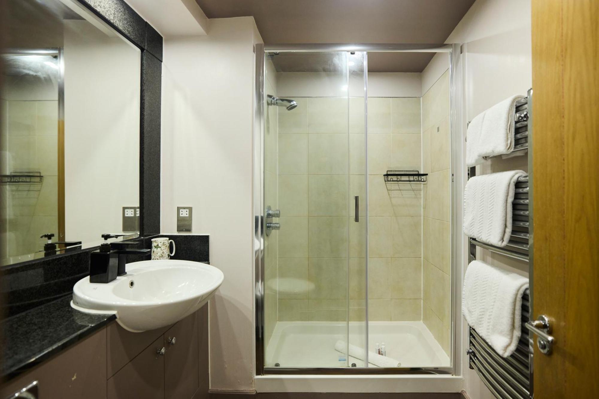 The Vauxhall Hideout - Comfy 2Bdr Flat With Balcony Лондон Экстерьер фото